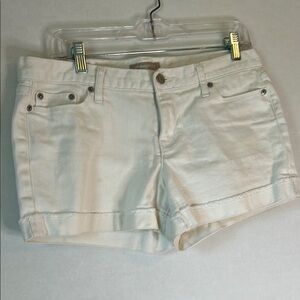 Banana Republic Mid Rise WhiteCuffed Denim Short. Size 30/10